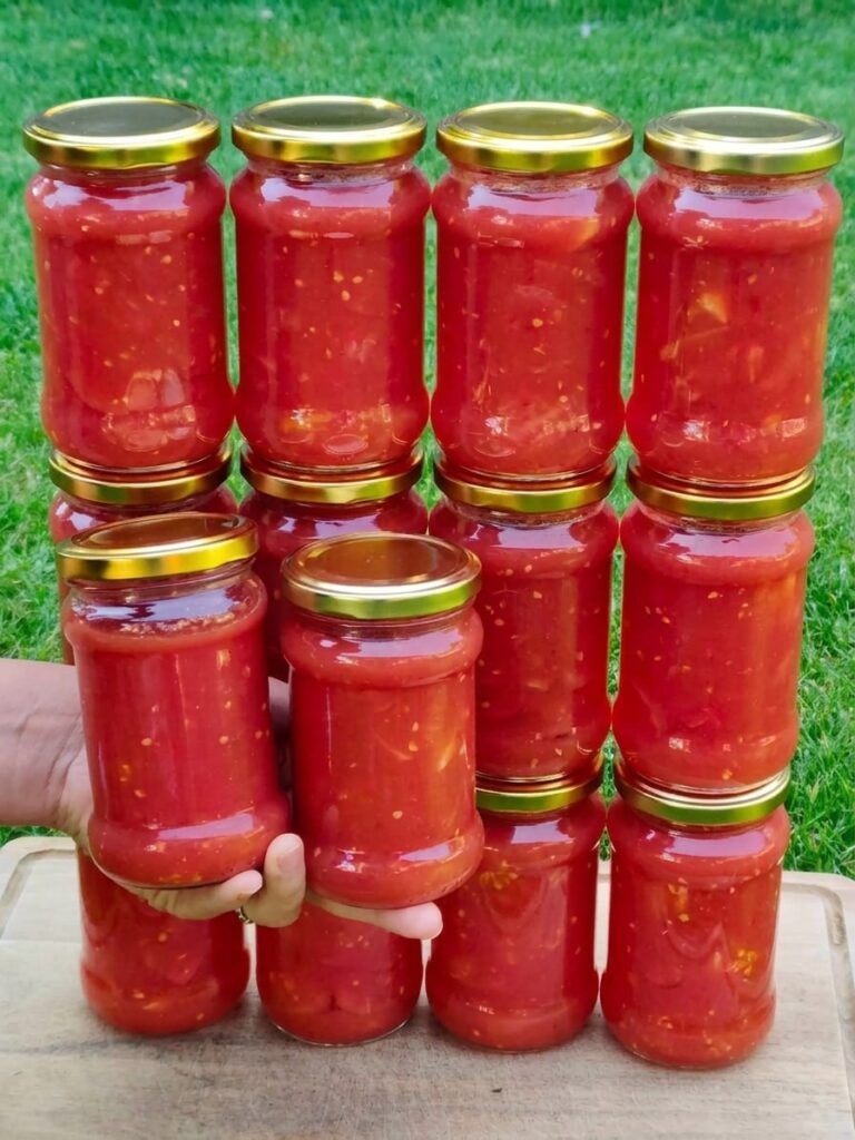 🍅Pomidory w kawałkach na zimę do słoików – całkowicie BEZ OCTU i BEZ CUKRU! Łapcie mój prosty przepis na super bazę do dań
